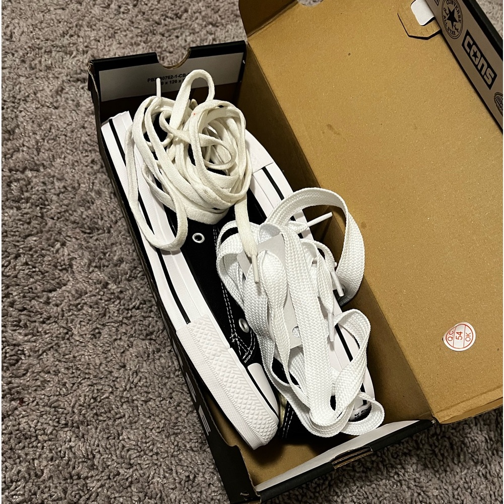 Converse - Picture 3 of 5